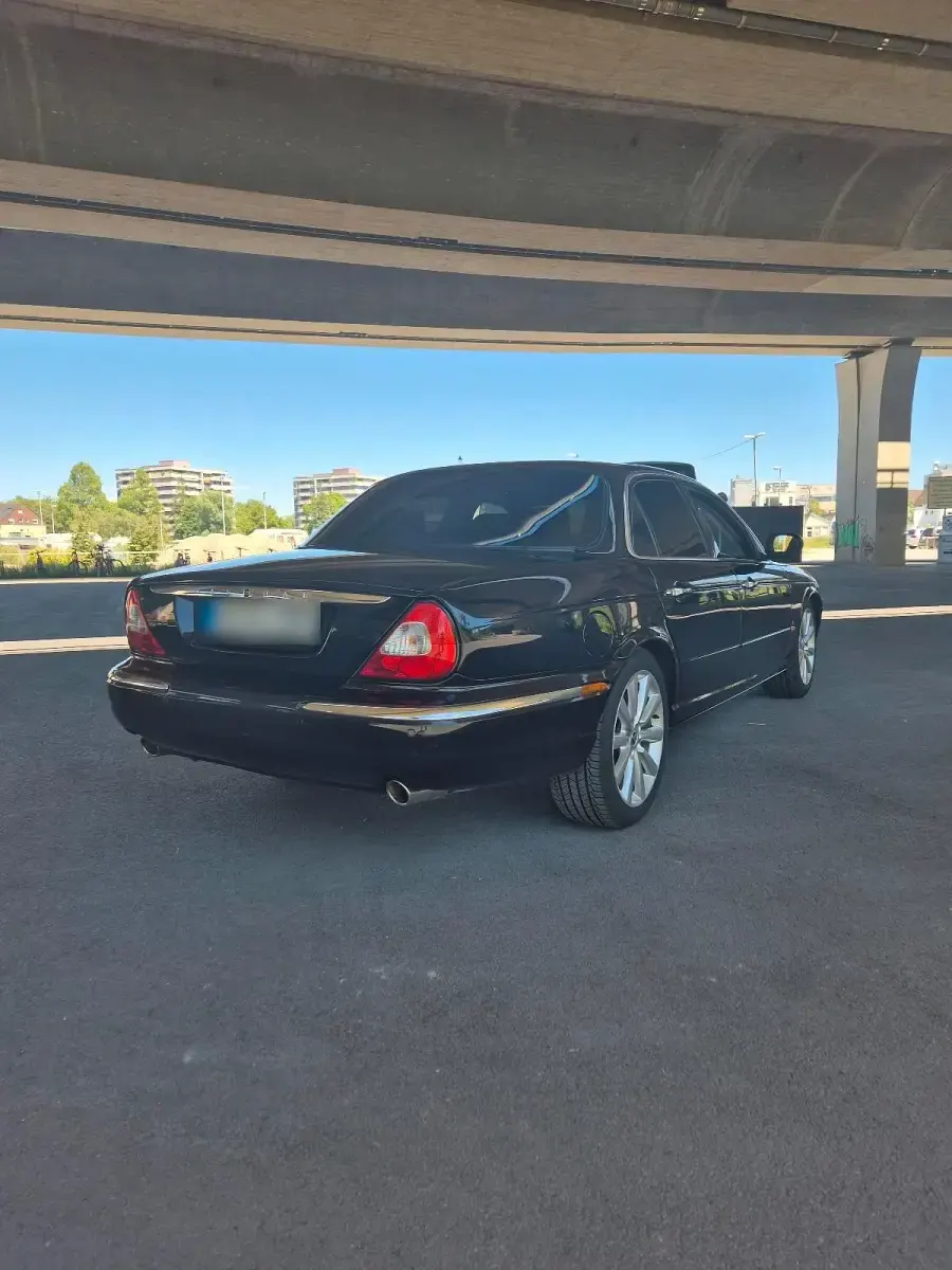Używany Jaguar XJ 238 KM (175 kW) 2004 Czarny Sedan/Limuzyna