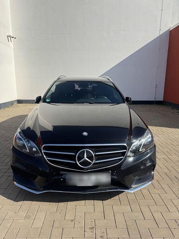 Gebraucht Mercedes E220 170 PS (125 kW) 2014 Schwarz Kombi