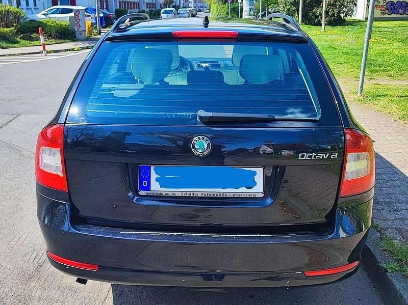 Gebraucht Skoda Octavia Active 105 PS (77 kW) 2012 Schwarz Kombi