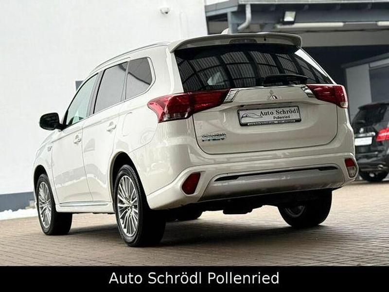 Gebraucht Mitsubishi Outlander P-HEV Spirit 224 PS (164 kW) 2021 Weiß SUV