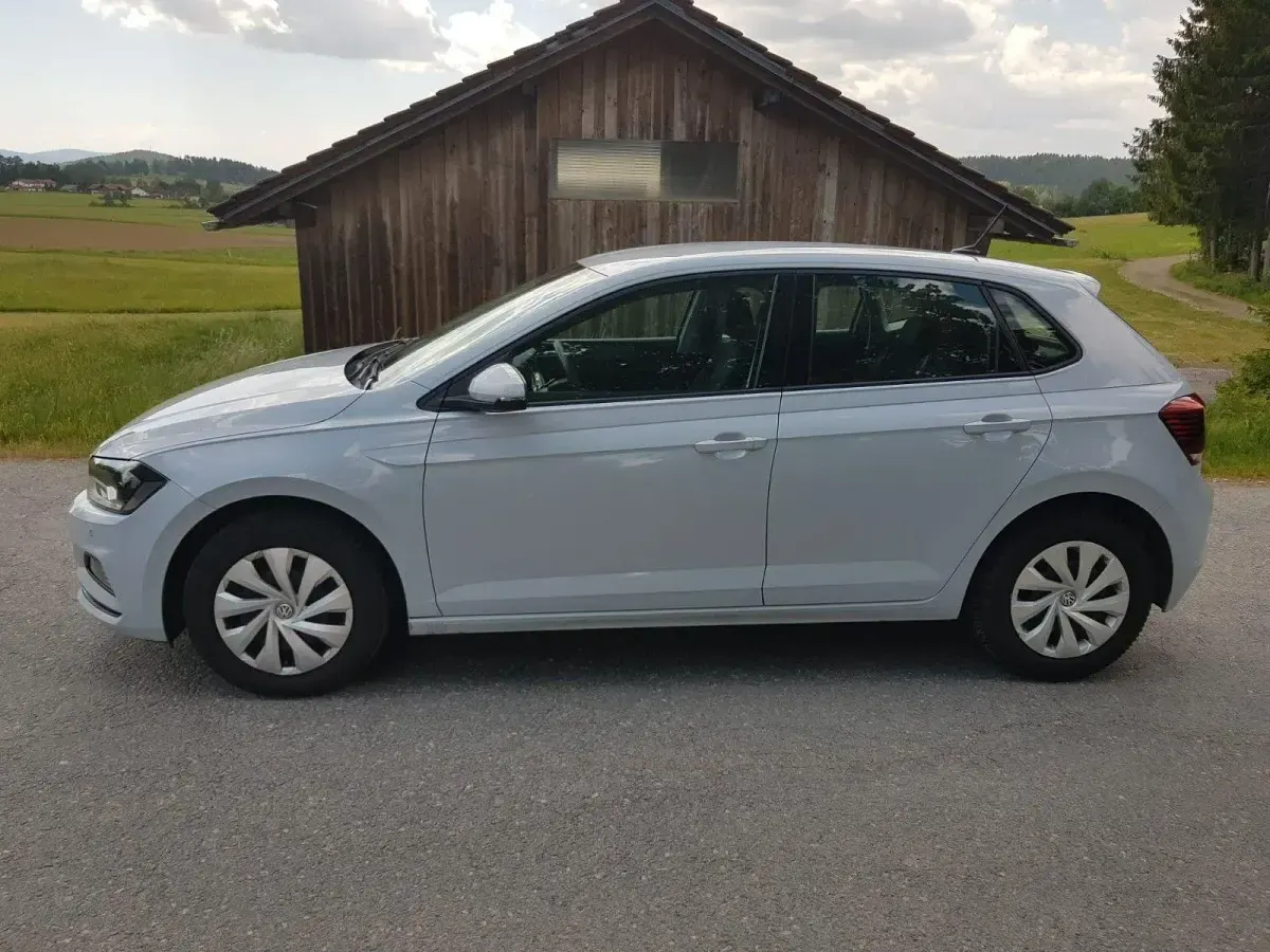 Gebraucht VW Polo Comfortline 95 PS (69 kW) 2019 Silber Kleinwagen