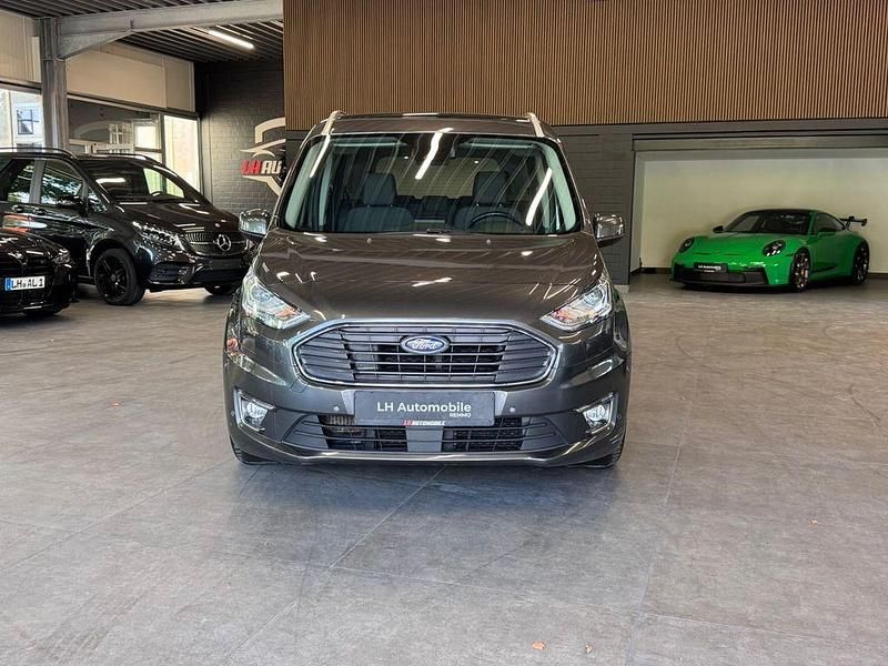 Grau Gebraucht 2019 Ford Grand Tourneo Connect Titanium Van / Kleinbus | 17.990 € (Fairer Preis) - Bild 1/4