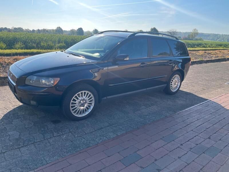 Schwarz Gebraucht 2004 Volvo V50 Summum Kombi | 2.850 € (Etwas zu teuer) - Bild 1/4
