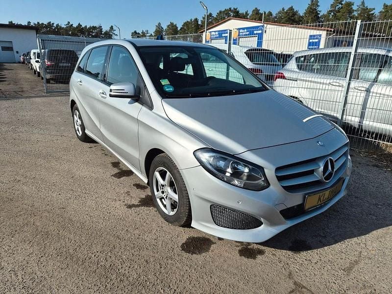 Gebraucht Mercedes B180 109 PS (80 kW) 2016 Silber Van / Kleinbus
