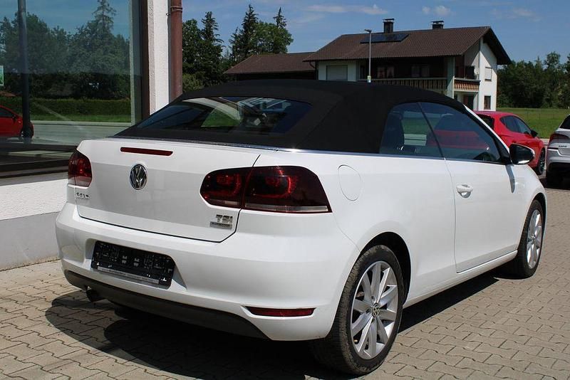 Gebraucht VW Golf Cabriolet Basis 105 PS (77 kW) 2013 Weiß Cabrio