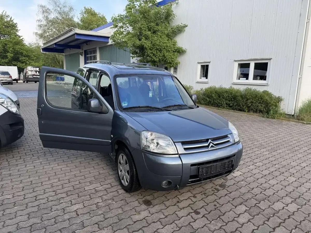 Gebraucht Citroën Berlingo 90 PS (66 kW) 2008 Lackierung eisengrau/metallic Van / Kleinbus