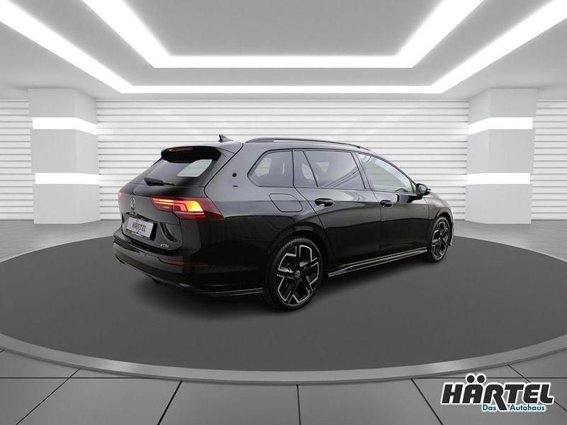 Neu VW Golf VIII R-line 150 PS (110 kW) 2026 Grenadillschwarz (black), metallic Kombi