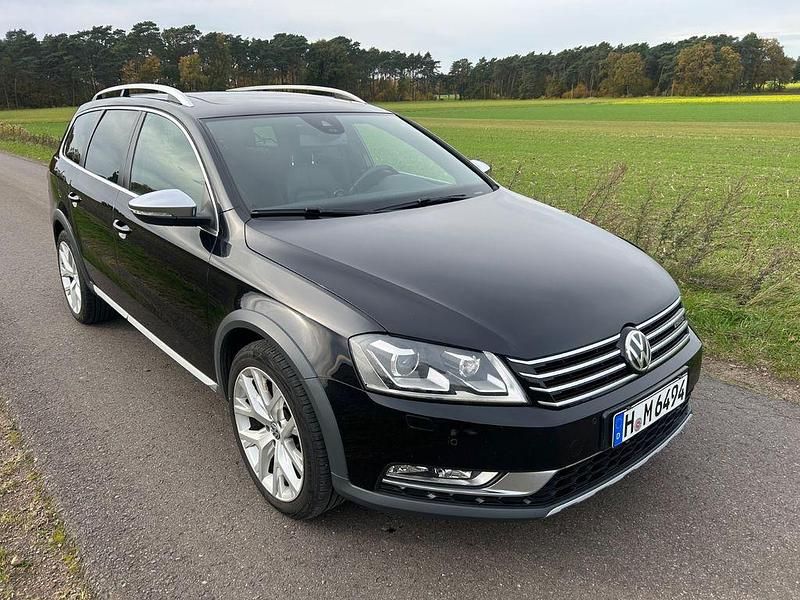Schwarz Gebraucht 2012 VW Passat Alltrack Kombi | 11.000 € (Teuer) - Bild 1/4