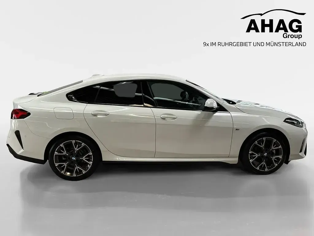 Gebraucht BMW 220 Performance 163 PS (119 kW) 2025 Weiß Coupé