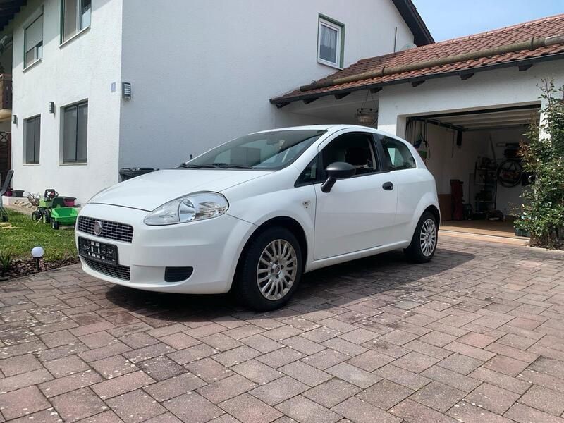 Weiß Gebraucht 2009 Fiat Grande Punto Kleinwagen | 800 € (Superpreis) - Bild 1/4