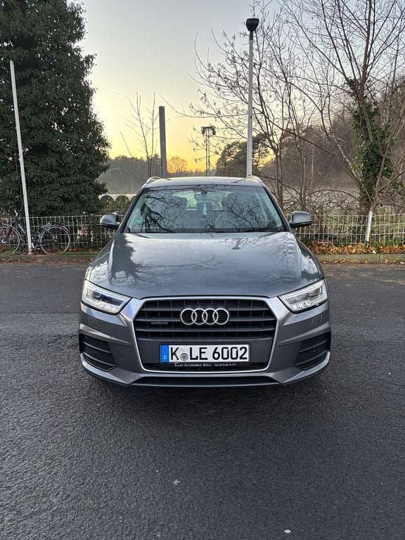 Grau Gebraucht 2015 Audi Q3 Sport SUV | 16.999 € (Guter Preis) - Bild 1/4