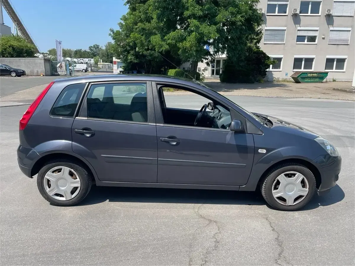 Gebraucht Ford Fiesta 75 PS (55 kW) 2008 Grau Kleinwagen