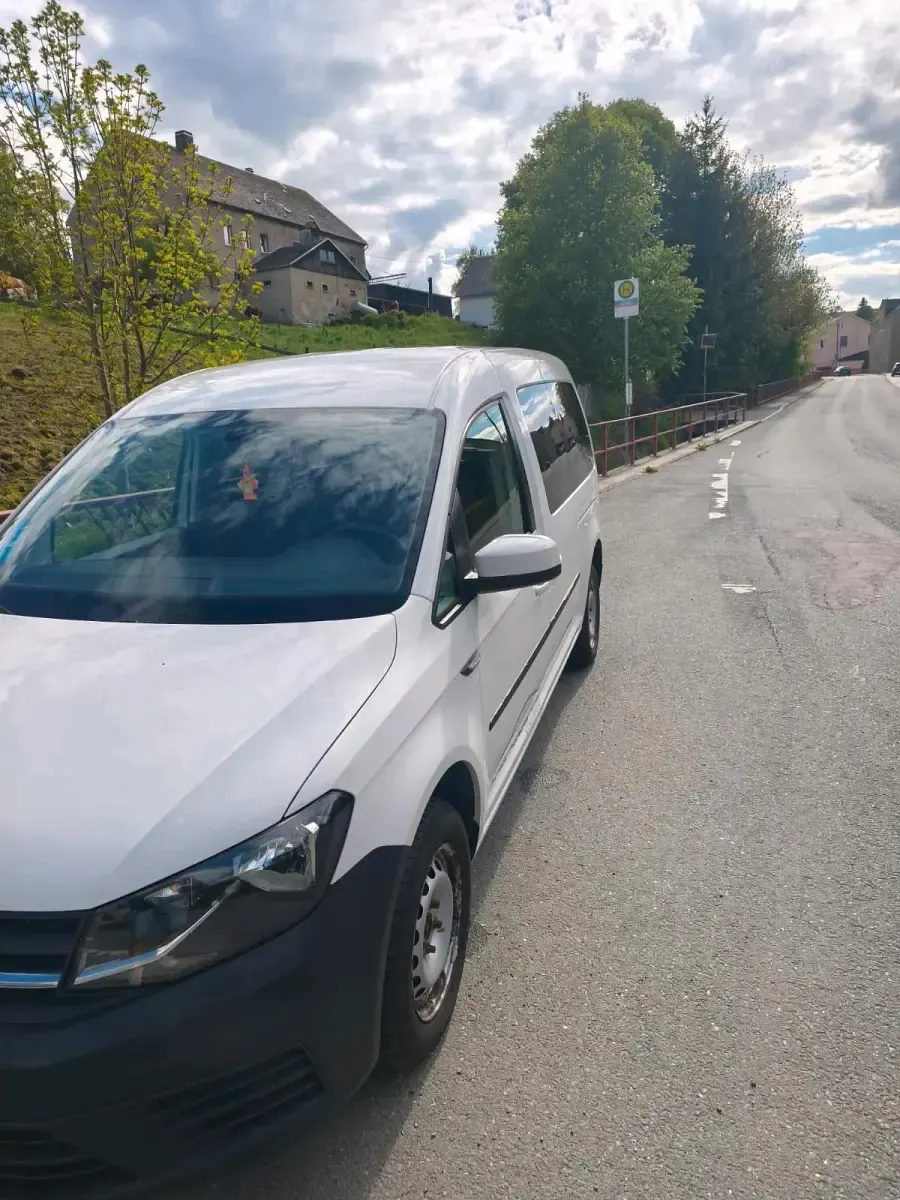 Gebraucht VW Caddy 102 PS (75 kW) 2019 Weiß Van / Kleinbus