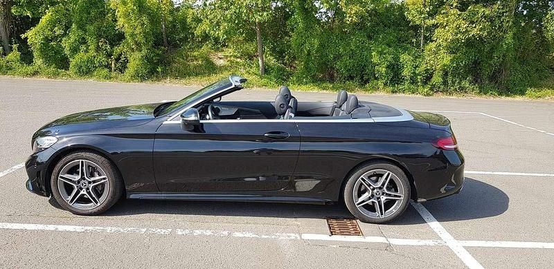 Schwarz Gebraucht 2019 Mercedes C200 AMG line Cabrio | 33.300 € (Fairer Preis) - Bild 1/4