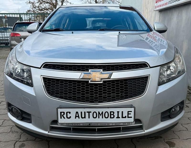 Gebraucht Chevrolet Cruze LTZ 141 PS (103 kW) 2012 Silber Kleinwagen