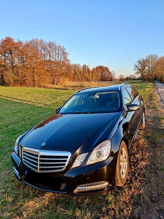 Gebraucht Mercedes E250 Avantgarde 204 PS (150 kW) 2011 Schwarz Kombi