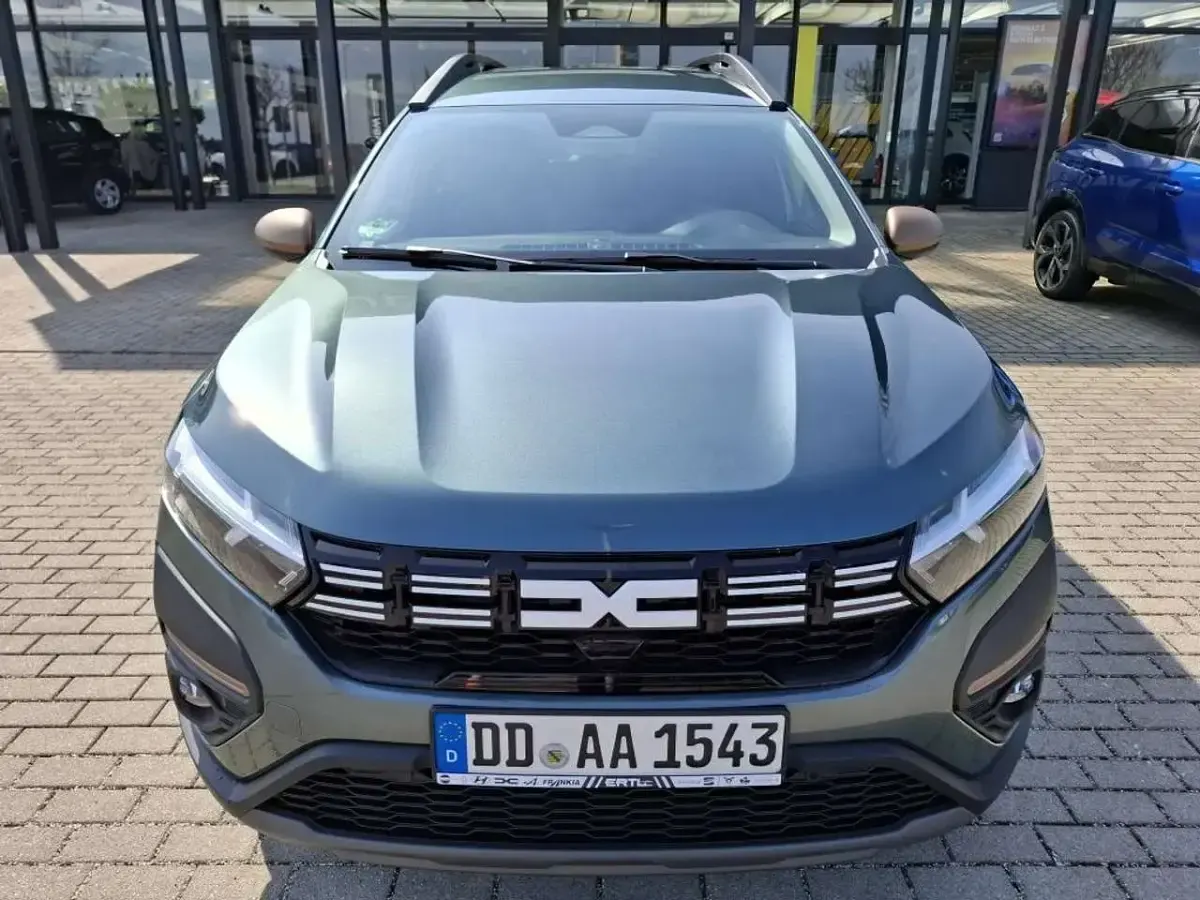 Gebraucht Dacia Jogger Extreme 141 PS (103 kW) 2025 Zedergrün Van / Kleinbus