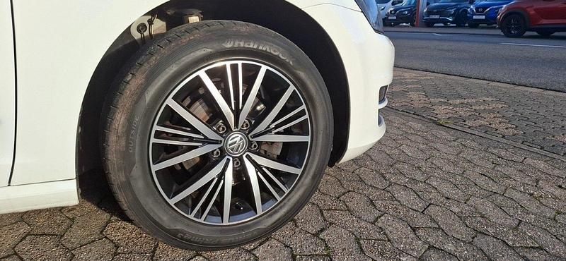 Gebraucht VW Golf VII Allstar 110 PS (80 kW) 2016 Weiß Limousine
