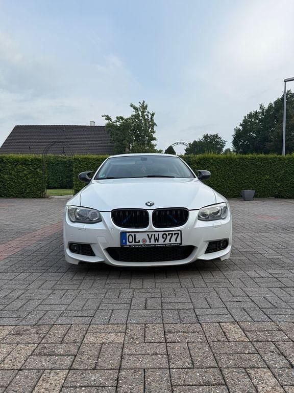 Weiß Gebraucht 2011 BMW 320 M Sport Coupé | 6.400 € (Superpreis) - Bild 1/4