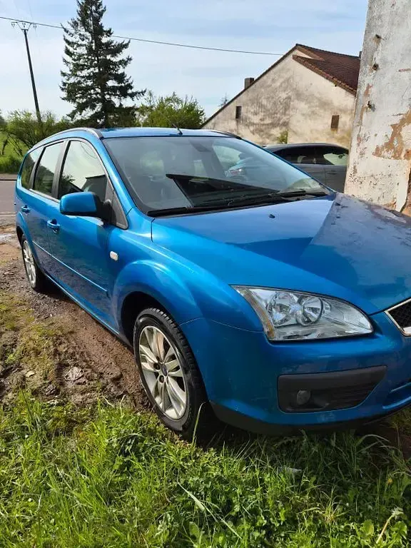 Gebraucht Ford Focus Ambiente 116 PS (85 kW) 2005 Blau Limousine