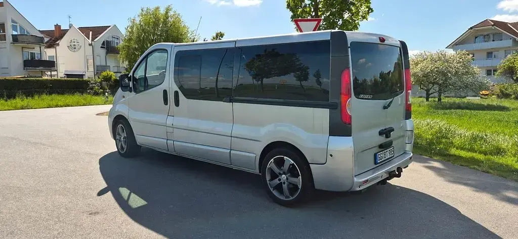 Używany Opel Vivaro 145 KM (106 kW) 2009 Srebrny Minivan