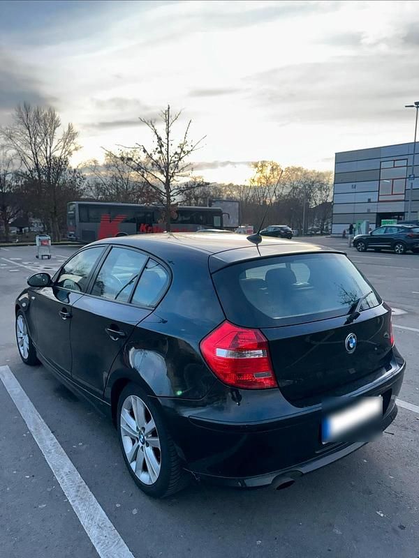 Gebraucht BMW 118 143 PS (105 kW) 2009 Schwarz Kleinwagen