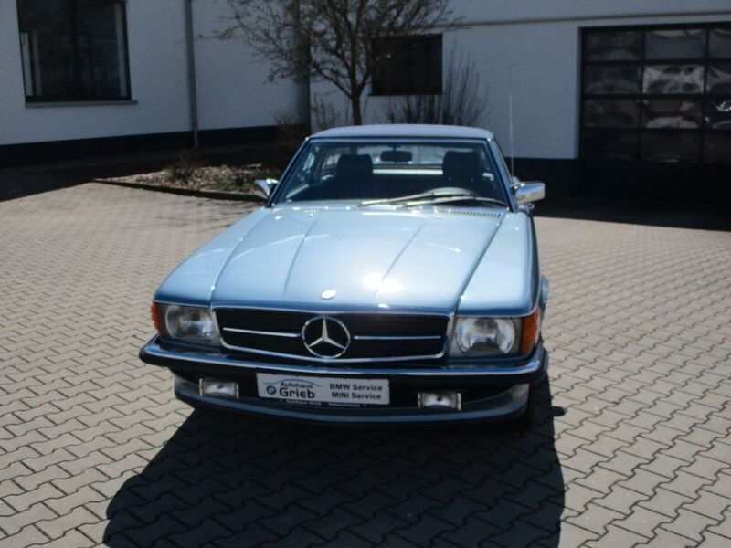 Diamantblau Gebraucht 1987 Mercedes SL300 Cabrio | 49.900 € - Bild 1/4