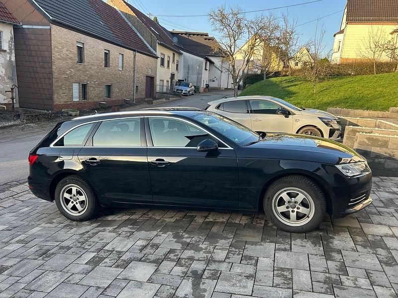 Gebraucht Audi A4 Design 150 PS (110 kW) 2017 Schwarz Kombi