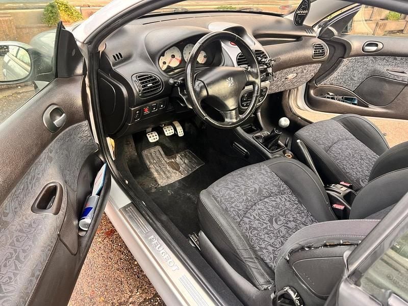 Gebraucht Peugeot 206 CC 143 PS (105 kW) 2004 Silber Cabrio