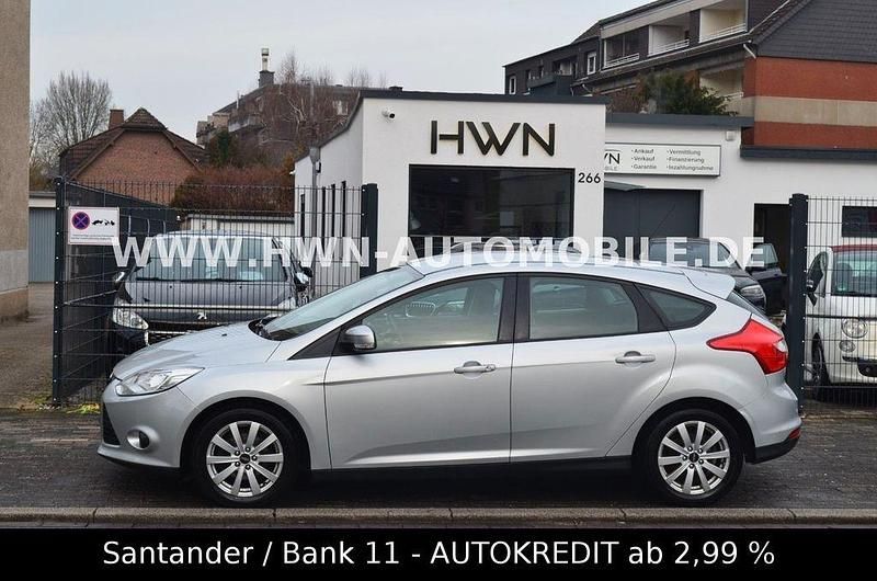 Gebraucht Ford Focus Trend 125 PS (91 kW) 2011 Silber Limousine