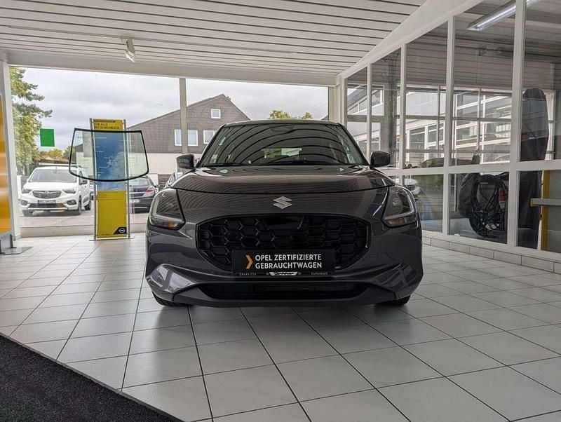 Mineral gray Gebraucht 2024 Suzuki Swift Comfort Kleinwagen | 15.800 € (Fairer Preis) - Bild 1/4
