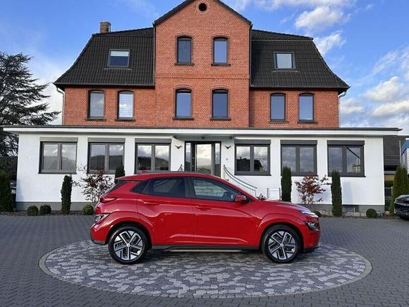 Rot Gebraucht 2022 Hyundai Kona Trend SUV | 16.450 € (Superpreis) - Bild 1/4