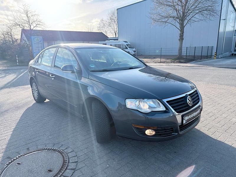 Gebraucht VW Passat 102 PS (75 kW) 2008 Grau Limousine