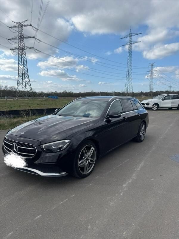 Schwarz Gebraucht 2020 Mercedes E220 Kombi | 31.500 € (Fairer Preis) - Bild 1/4