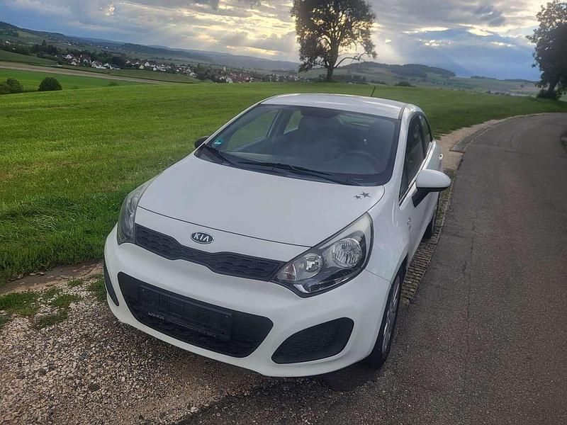 Gebraucht Kia Rio Edition 7 109 PS (80 kW) 2011 Weiß Kleinwagen