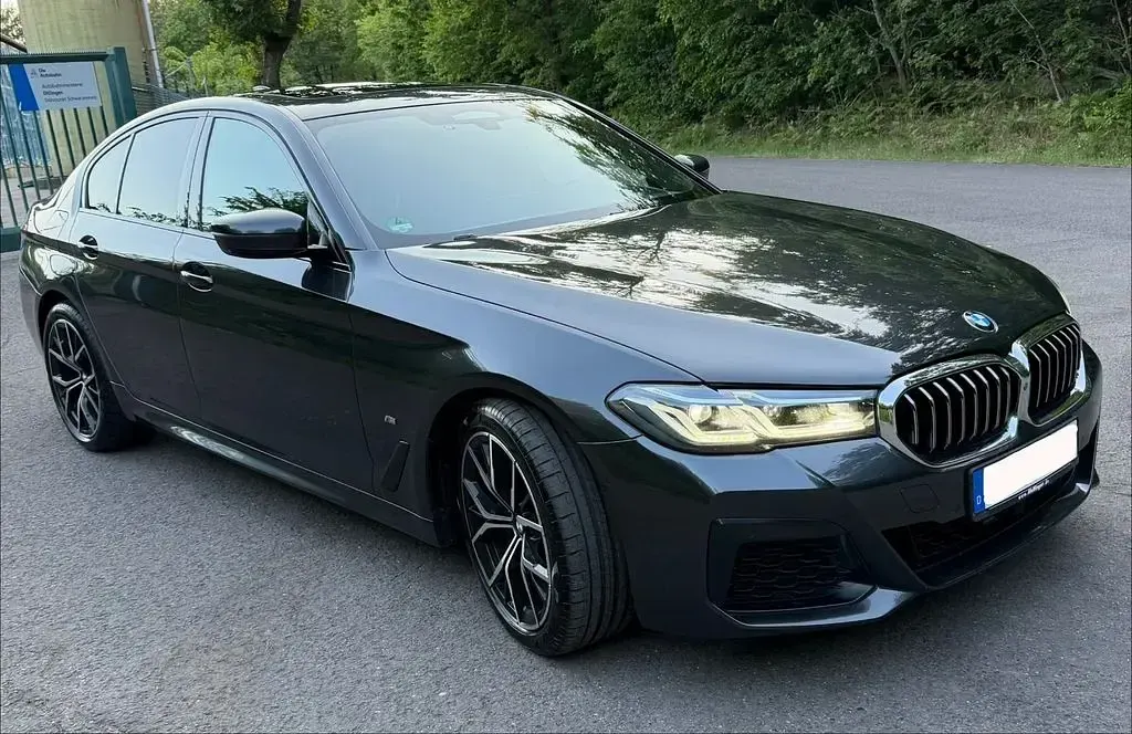 Gebraucht BMW 530 M Sport 286 PS (210 kW) 2021 Grau Limousine