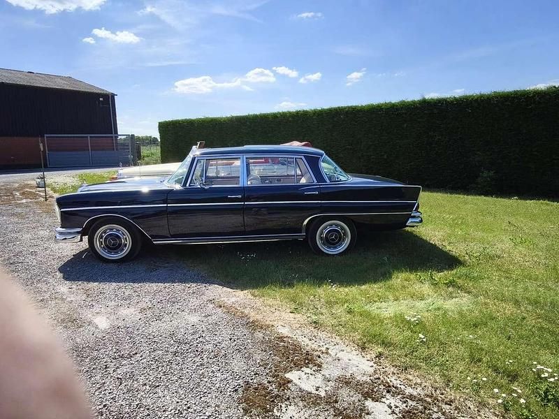 Blau Gebraucht 1965 Mercedes 300 SE Limousine | 65.000 € - Bild 1/4