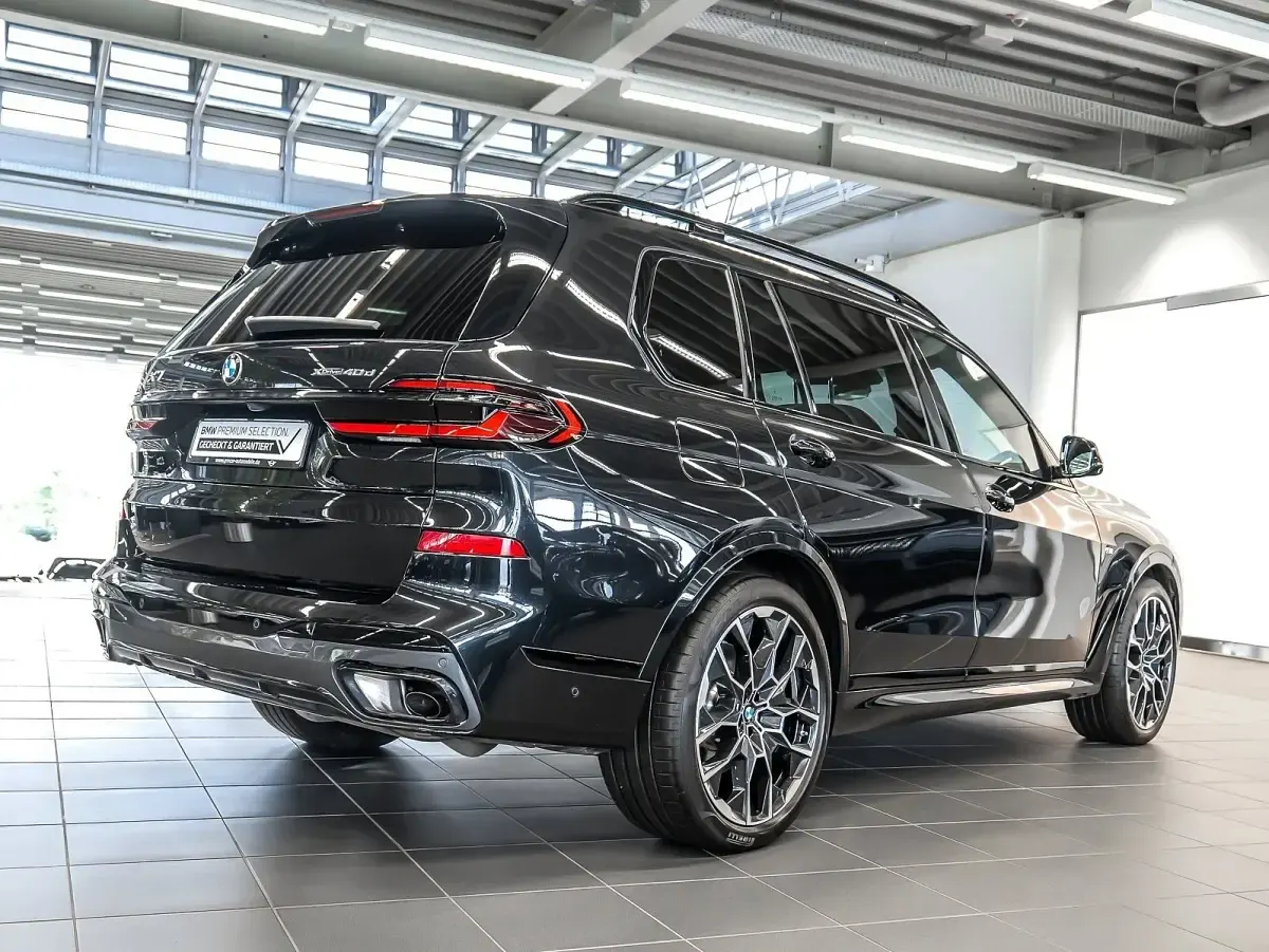 Gebraucht BMW X7 M Sport 340 PS (250 kW) 2025 Schwarz SUV