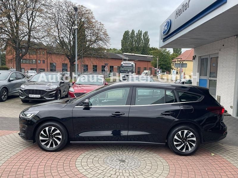 Gebraucht Ford Focus Titanium 125 PS (91 kW) 2023 Schwarz Kombi