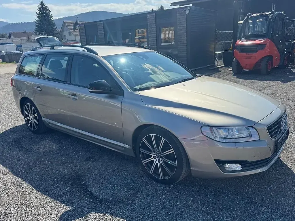 Gebraucht Volvo V70 Momentum 181 PS (133 kW) 2016 Grau Kombi