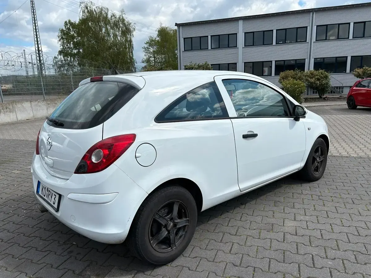 Gebraucht Opel Corsa 80 PS (58 kW) 2009 Weiß Kleinwagen