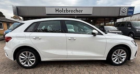Weiß Gebraucht 2023 Audi A3 Basis Limousine | 20.990 € (Guter Preis) - Bild 1/4
