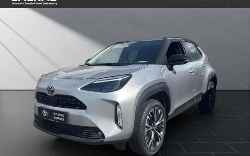 Silber Neu 2025 Toyota Yaris Cross Plus SUV | 36.990 € (Teuer) - Bild 1/4