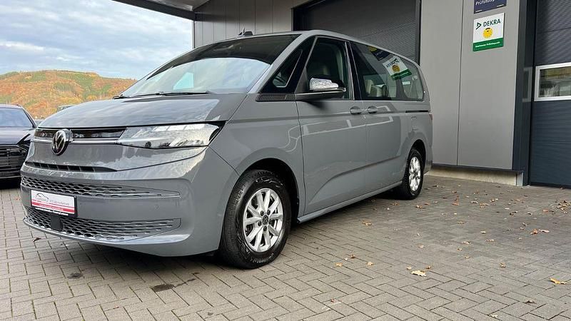 Gebraucht VW Multivan Life 150 PS (110 kW) 2022 Grau Van