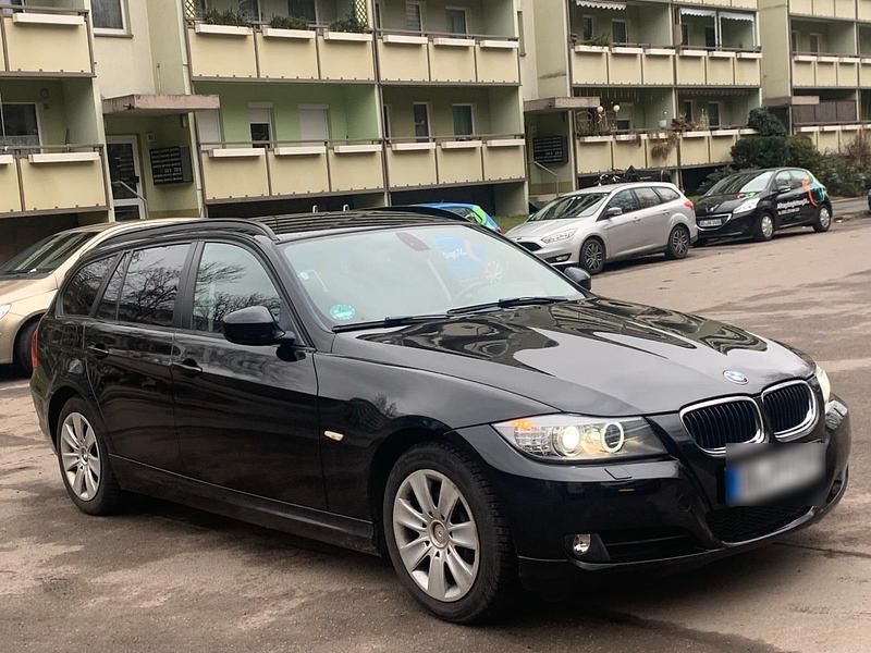 Gebraucht BMW 320 184 PS (135 kW) 2010 Schwarz Kombi