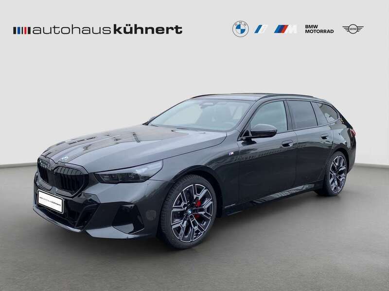 Sophistograu brillanteffekt me Neu 2025 BMW 520 M Sport Kombi | 76.790 € - Bild 1/4