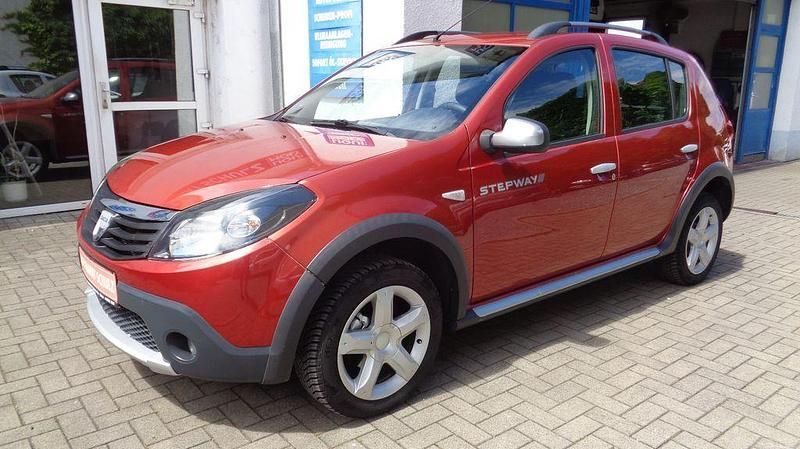 Rot Gebraucht 2010 Dacia Sandero Stepway Kleinwagen | 5.750 € (Teuer) - Bild 1/4