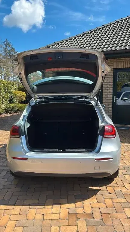 Gebraucht Mercedes 180 116 PS (85 kW) 2020 Silber Limousine
