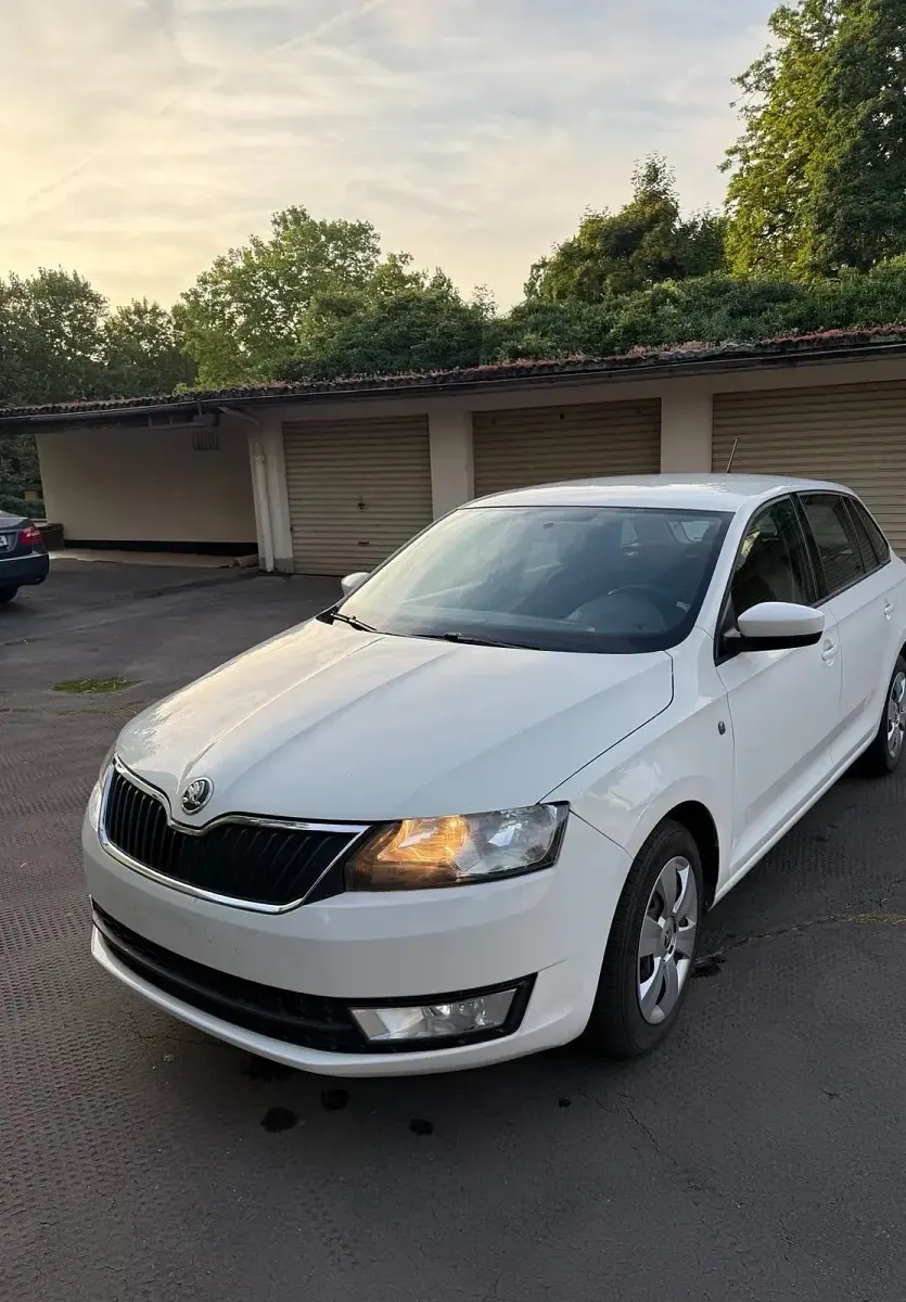 Gebraucht Skoda Rapid 105 PS (77 kW) 2014 Weiß Kleinwagen