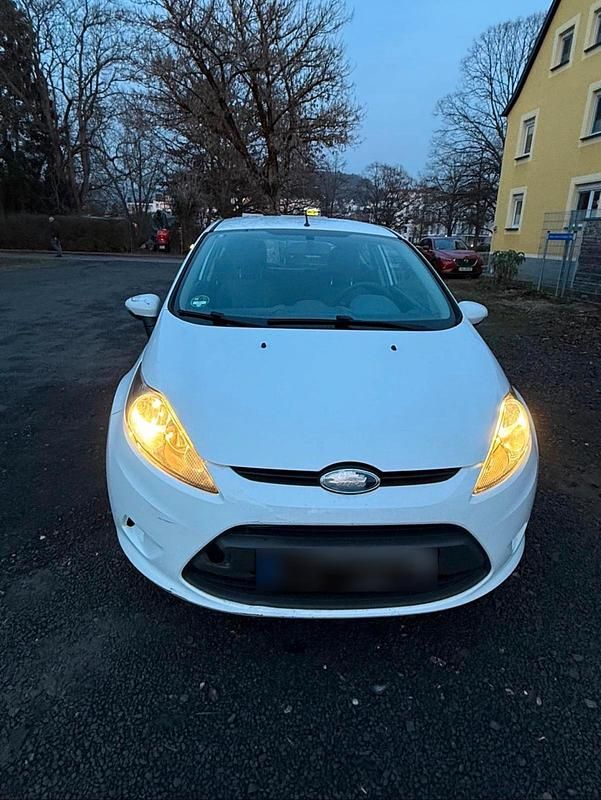 Gebraucht Ford Fiesta 82 PS (60 kW) 2009 Weiß Kleinwagen